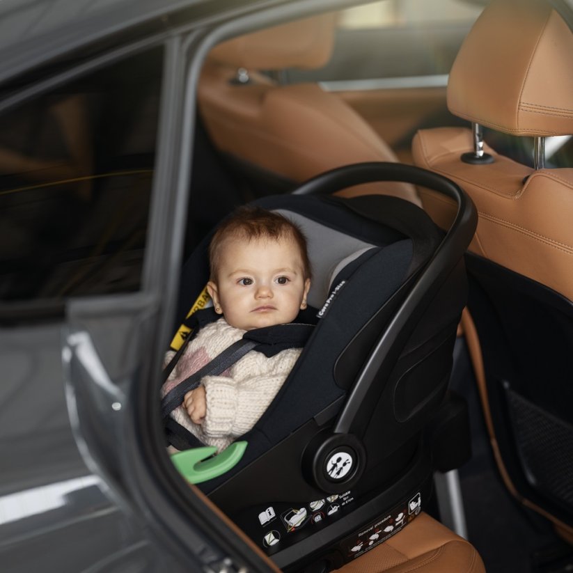 PETITE&MARS Base for car seat Core Pro i-Size 40-87cm (0-13 kg)