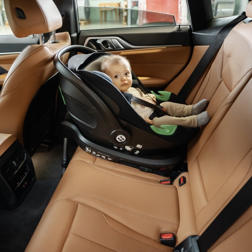 PETITE&MARS Base for car seat Core Pro i-Size 40-87cm (0-13 kg)