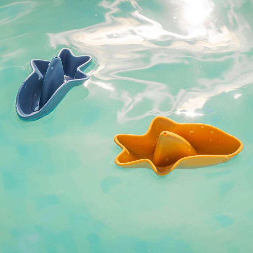 PETITE&MARS Hračky silikonové do koupele Sharks 6m+