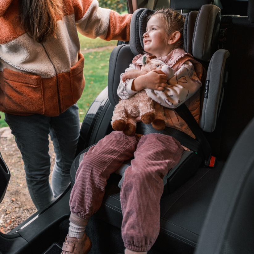 PETITE&MARS Fotelik samochodowy Flex Pro i-Size 100-150 cm (15-36 kg)
